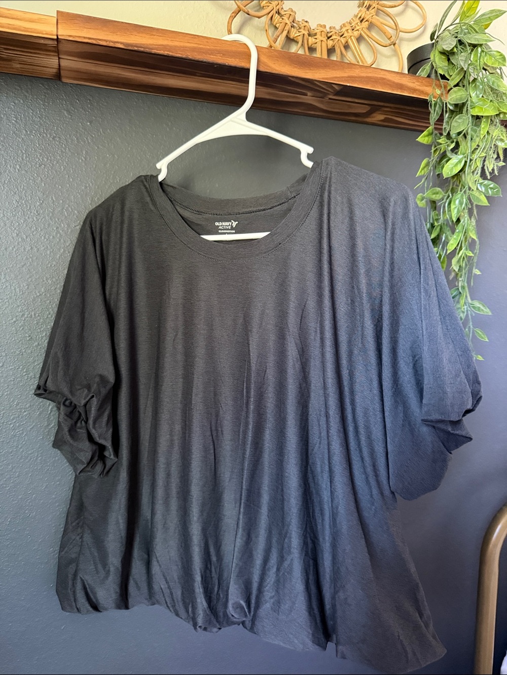Old Navy Cloudmotion Black Relaxed Fit Bubble Hem Crewneck Tee